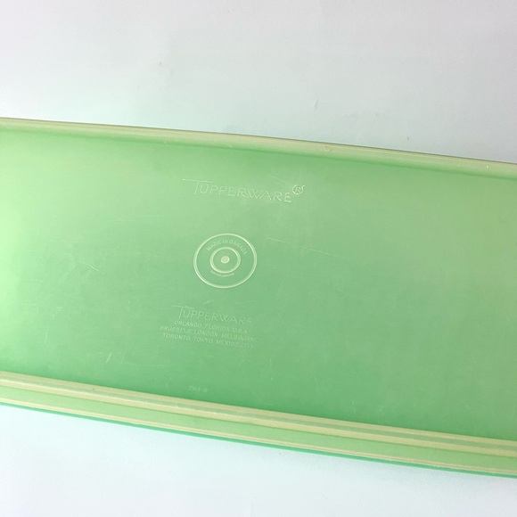 Vintage Tupperware vegetable container - Picture 3 of 4